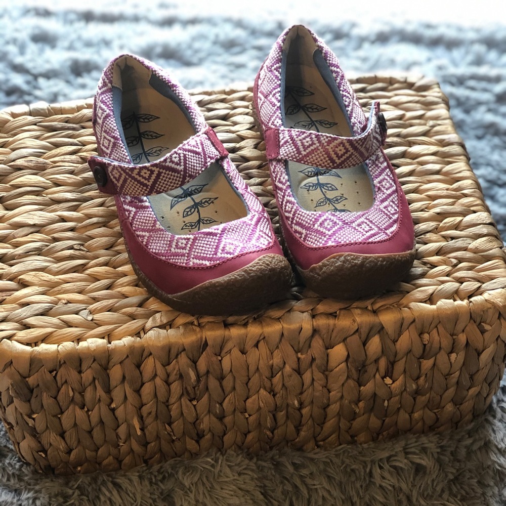 Keen women’s shoes size 7 or 37.5